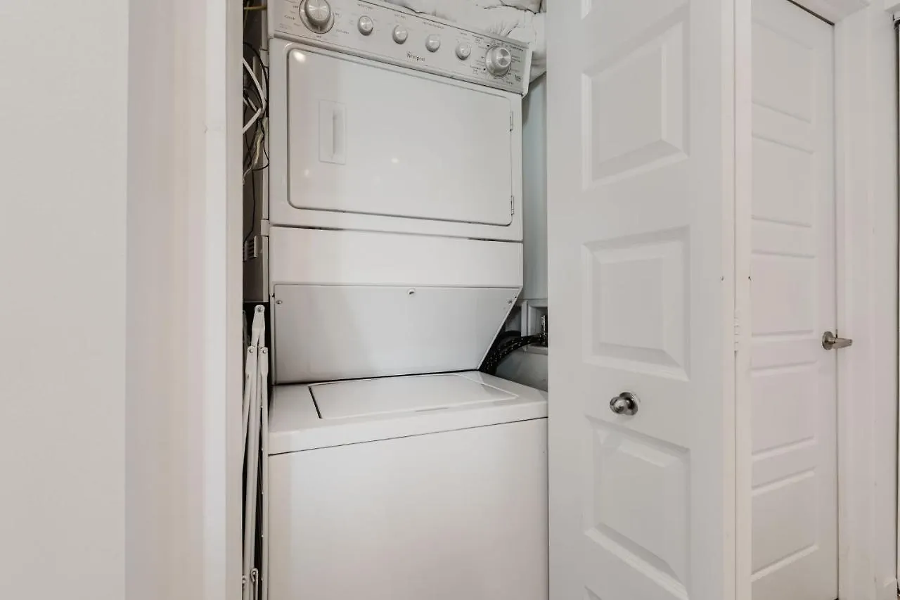 One Bedroom Apartment Near Downtown 302 Montreal